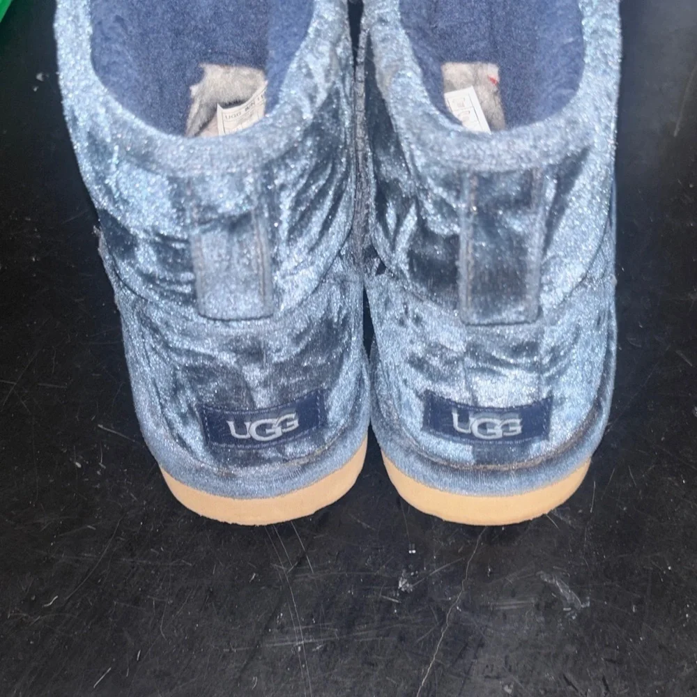 UGG Kids Crushed Blue Plush Velvet Cozy Winter Mini Boots Size 4